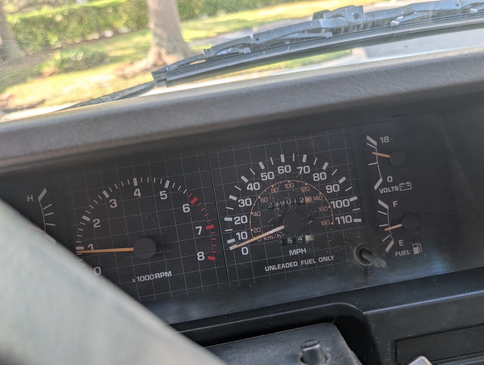 Toyota-Tacoma-1985-15