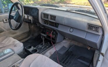 Toyota-Tacoma-1985-16