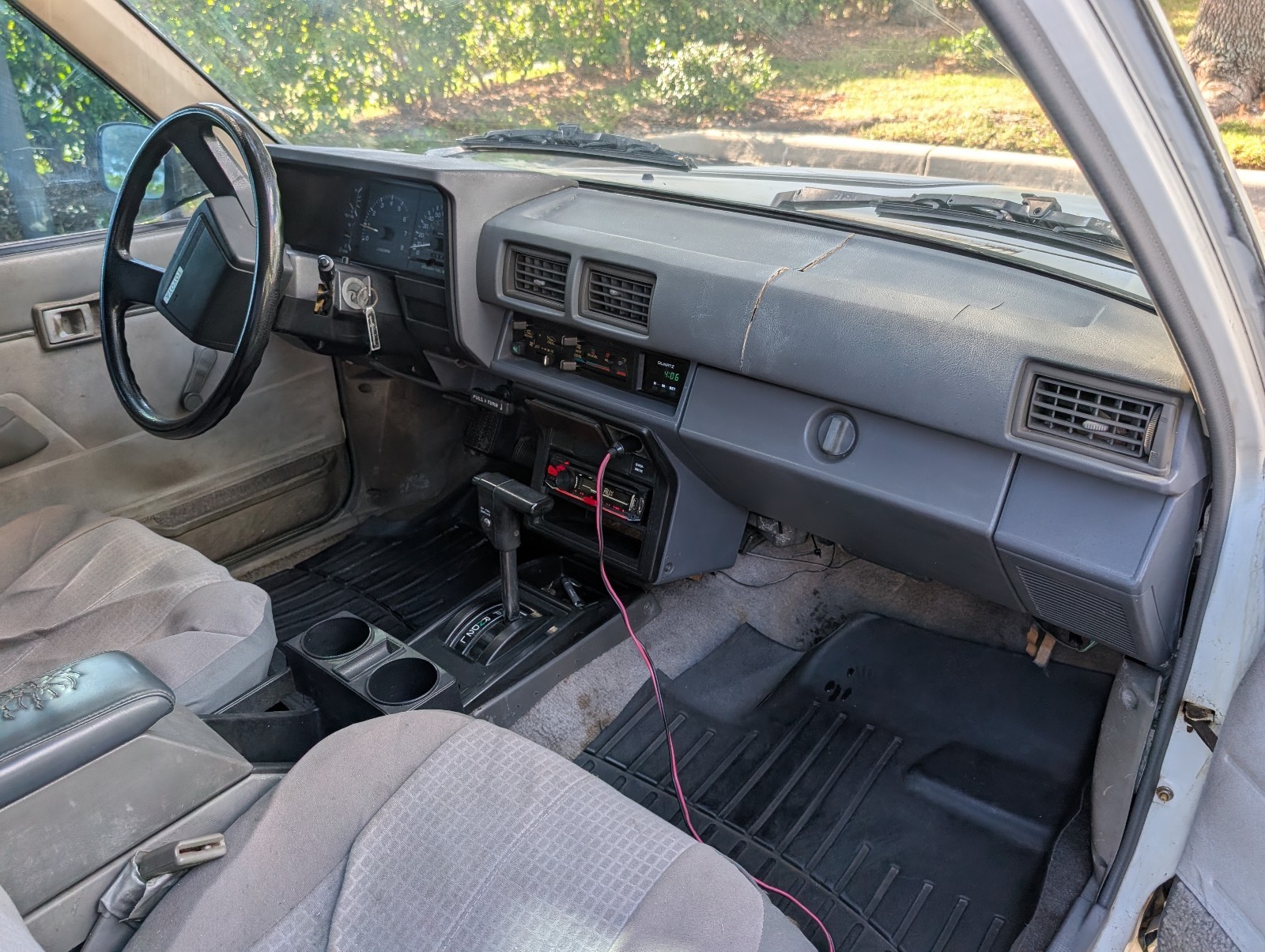Toyota-Tacoma-1985-16