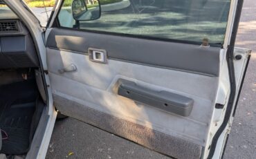Toyota-Tacoma-1985-17