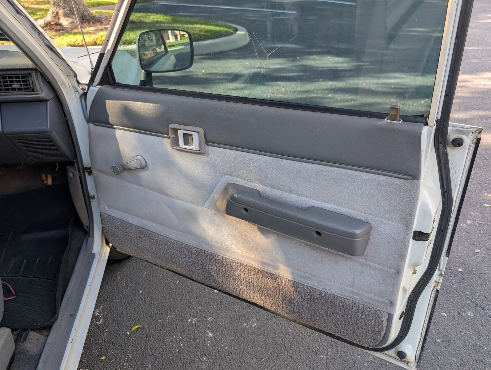 Toyota-Tacoma-1985-17