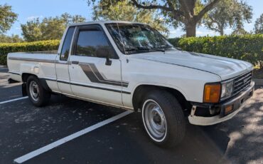 Toyota-Tacoma-1985-3