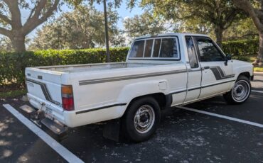 Toyota-Tacoma-1985-4