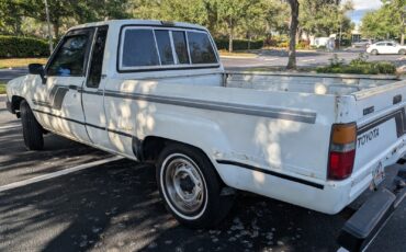 Toyota-Tacoma-1985-9