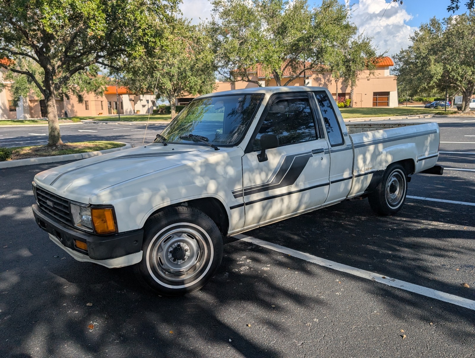Toyota-Tacoma-1985