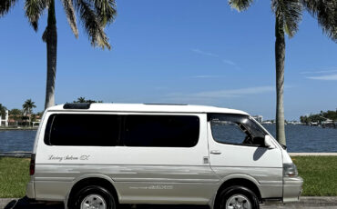 Toyota-VW-EUVROVAN-PREVIA-SIENNA-PRADO-LAND-CRUISER-1995-Minivan