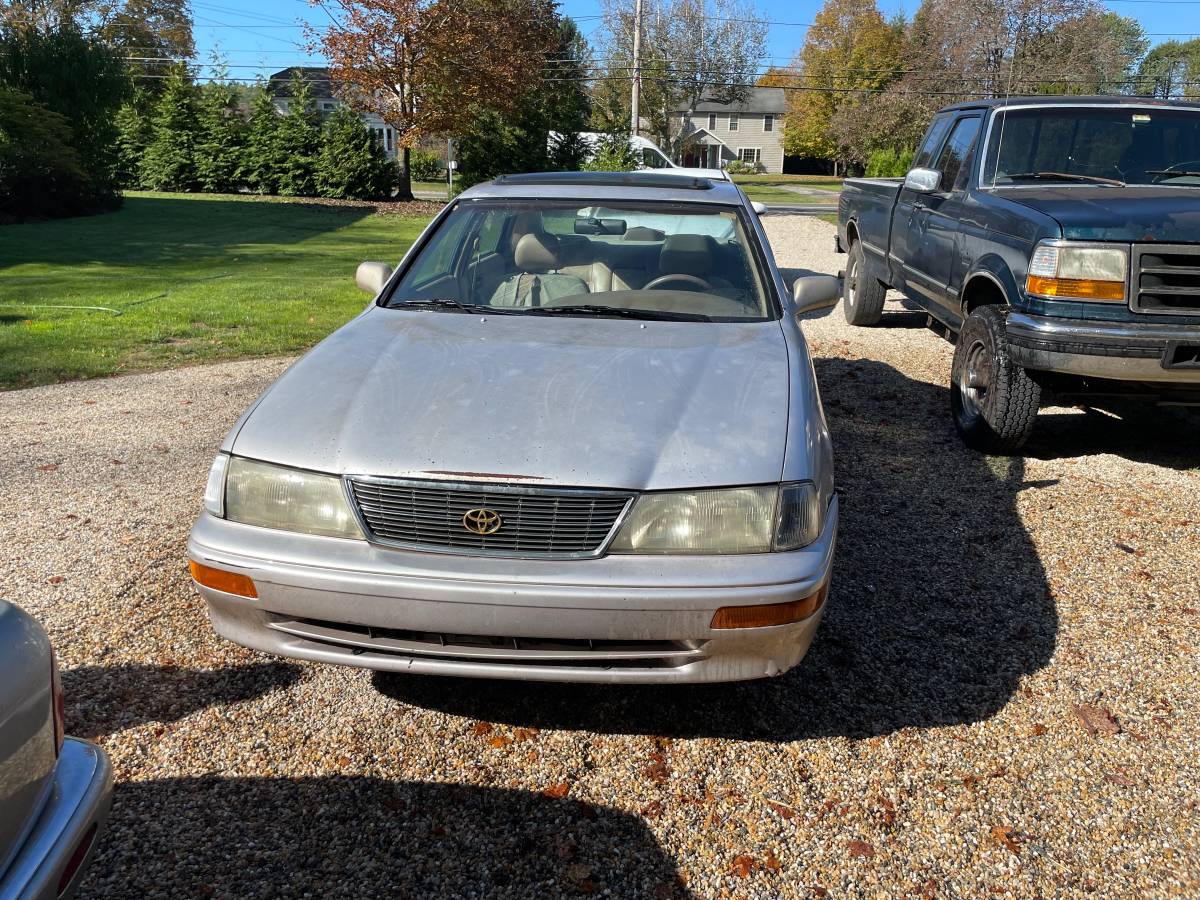 Toyota-avalon-1996-silver-1