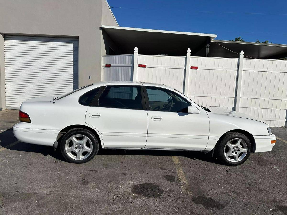 Toyota-avalon-1996-white-5