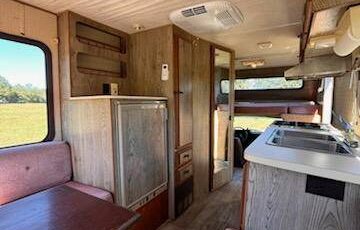 Toyota-camper-4x2-1985-white-10