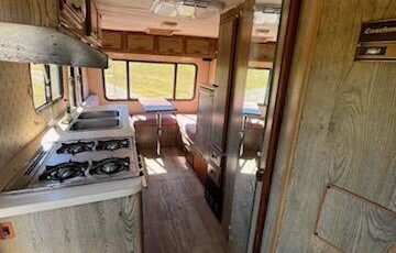 Toyota-camper-4x2-1985-white-11