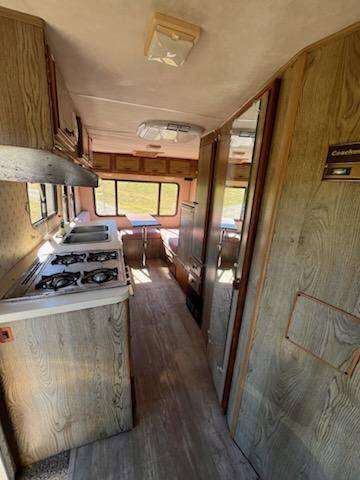 Toyota-camper-4x2-1985-white-11