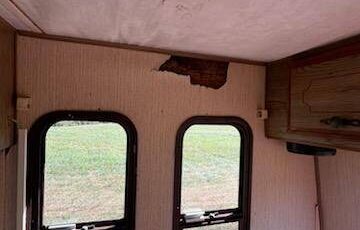 Toyota-camper-4x2-1985-white-13