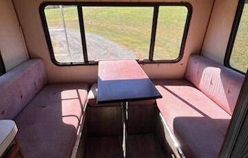 Toyota-camper-4x2-1985-white-15