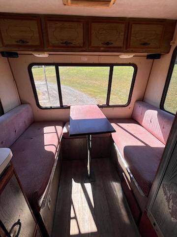 Toyota-camper-4x2-1985-white-15