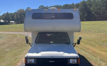 Toyota-camper-4x2-1985-white-2