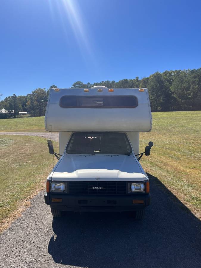 Toyota-camper-4x2-1985-white-2