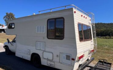 Toyota-camper-4x2-1985-white-3