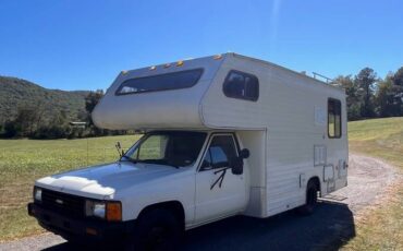 Toyota-camper-4x2-1985-white