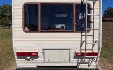Toyota-camper-4x2-1985-white-5