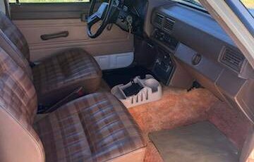 Toyota-camper-4x2-1985-white-6