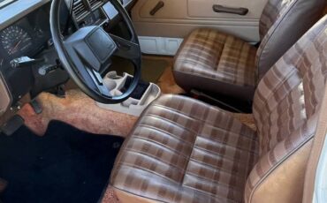 Toyota-camper-4x2-1985-white-7