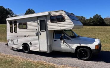 Toyota-camper-4x2-1985-white-8