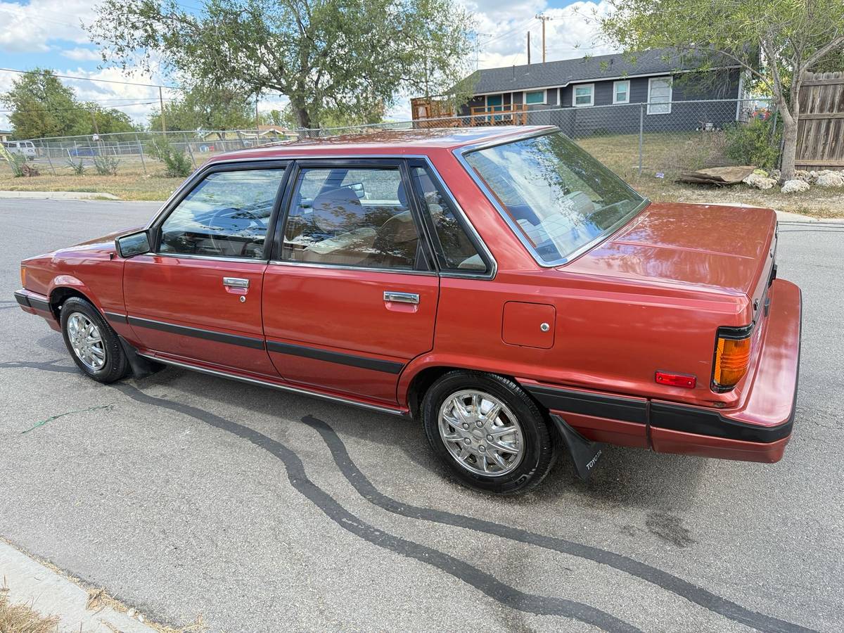 Toyota-camry-1984-brown-4