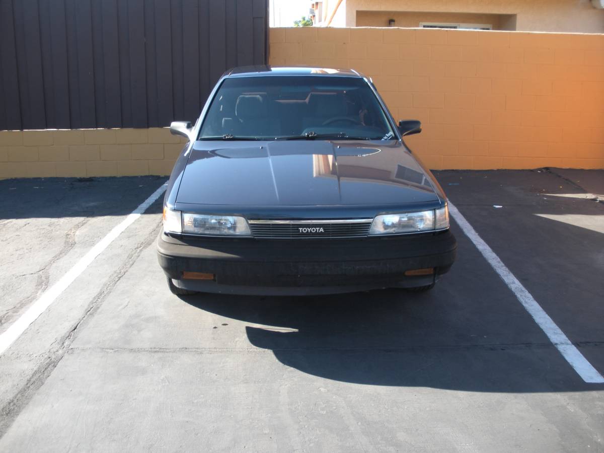 Toyota-camry-1990-blue-1