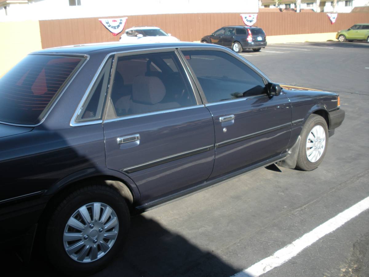 Toyota-camry-1990-blue-10