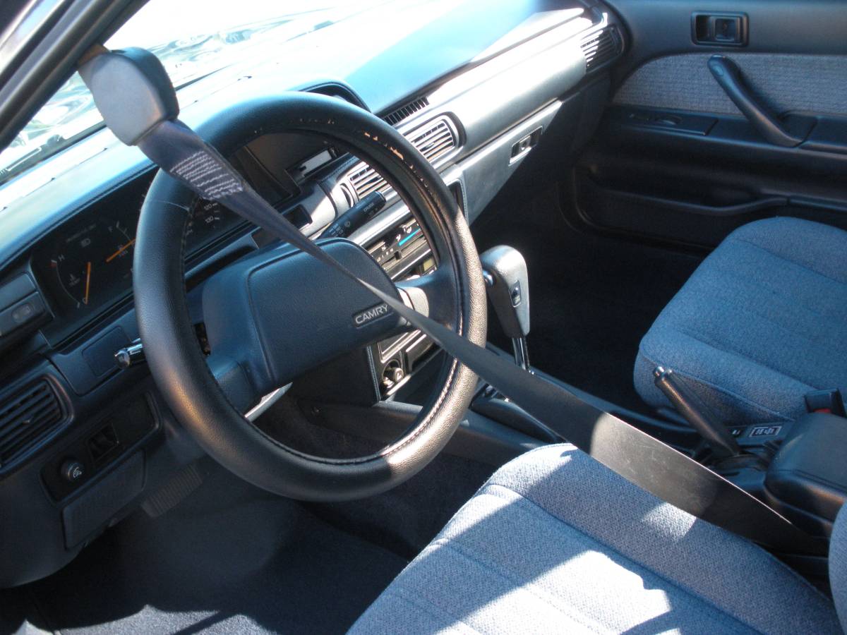 Toyota-camry-1990-blue-3