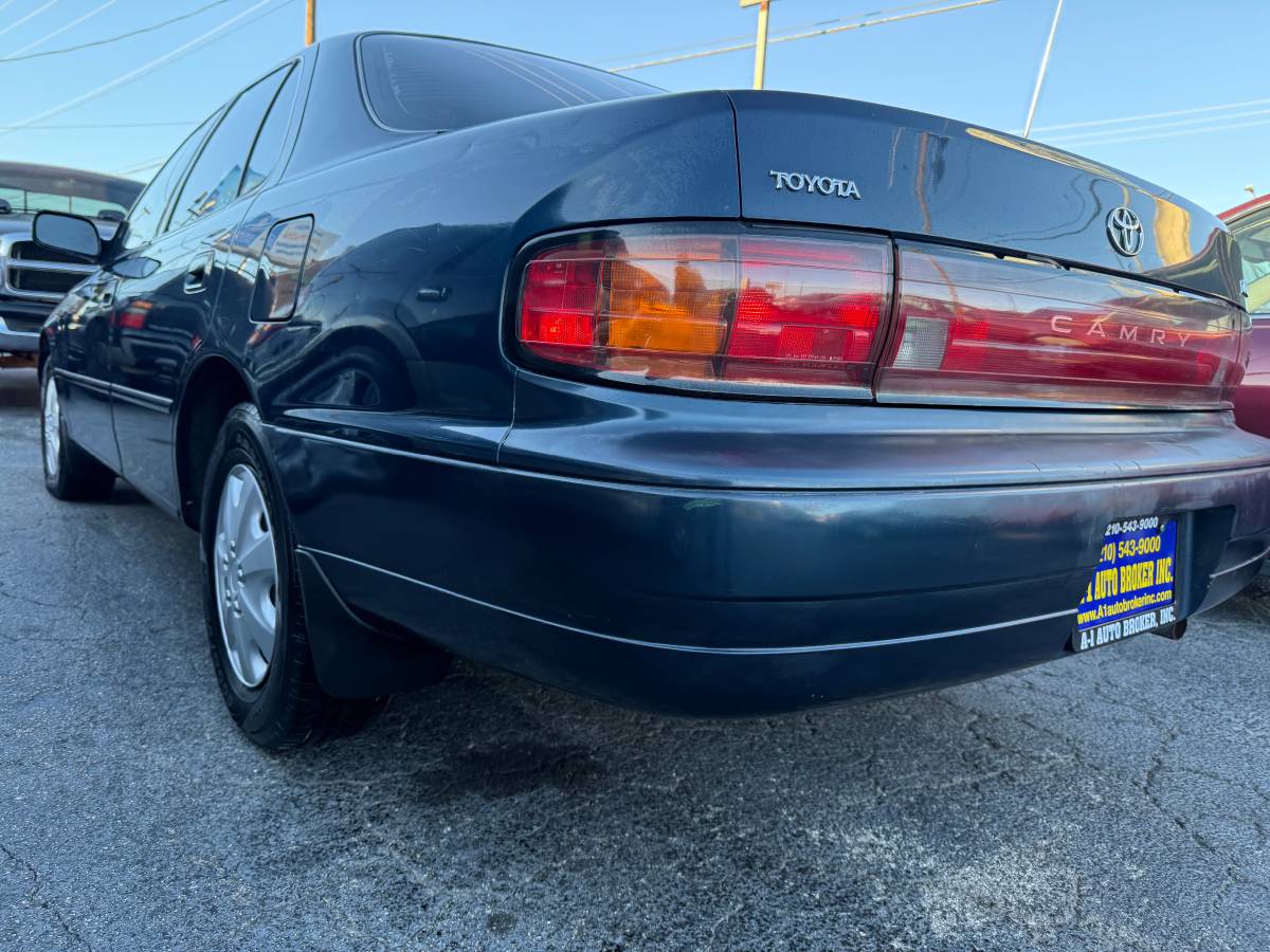 Toyota-camry-1993-green-1