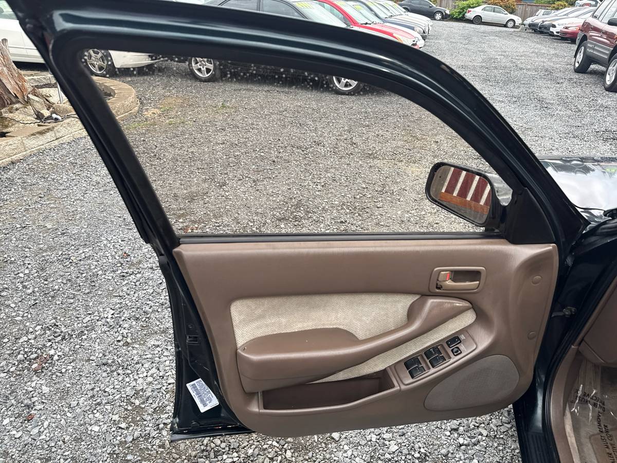Toyota-camry-1994-green-30