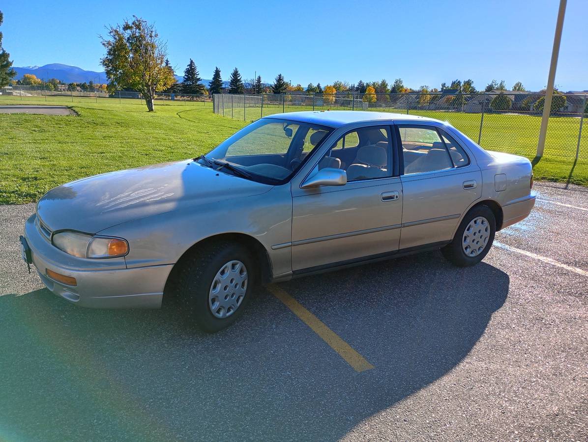 Toyota-camry-1995-brown