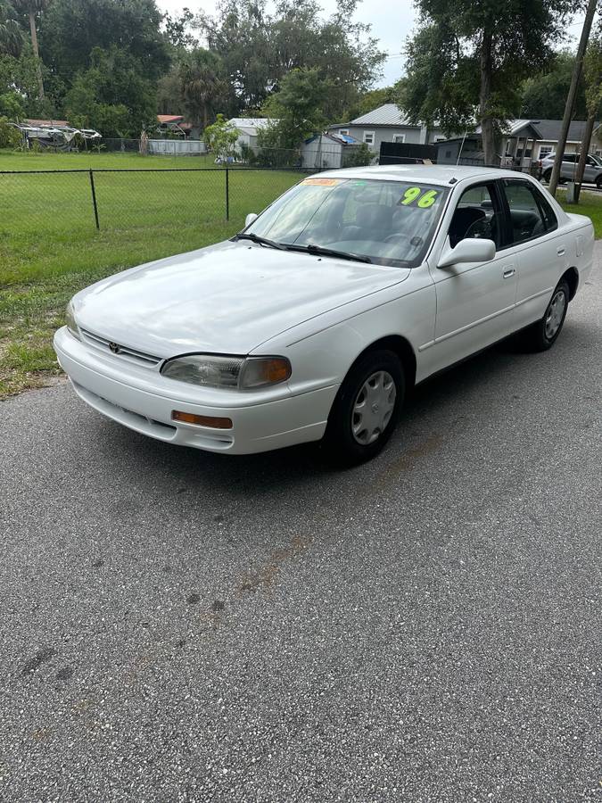 Toyota-camry-1996-white-1