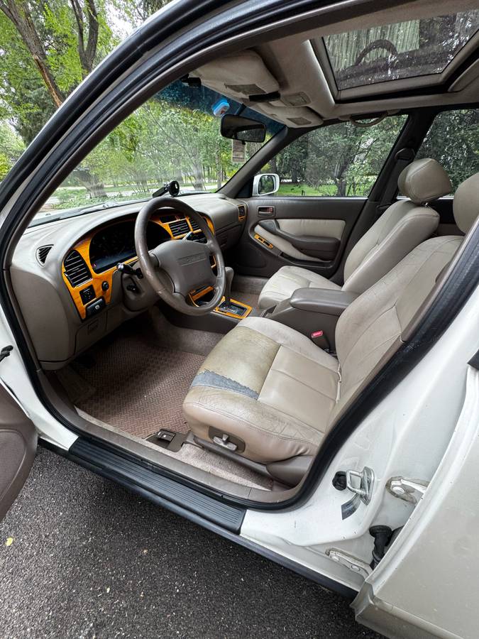 Toyota-camry-1996-white-1