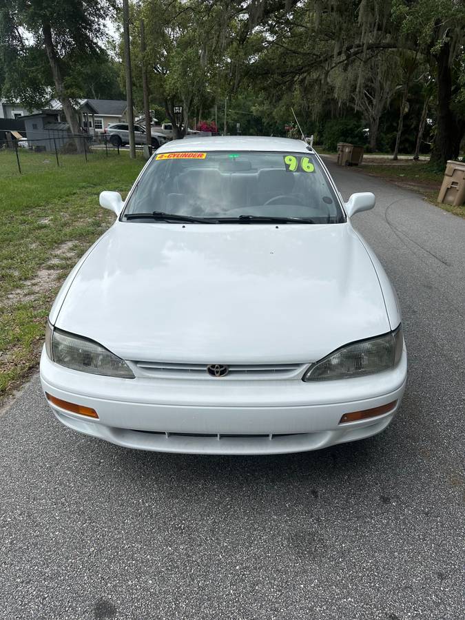 Toyota-camry-1996-white