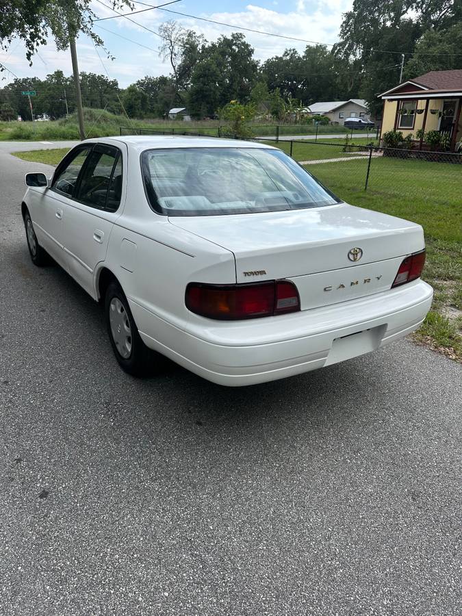 Toyota-camry-1996-white-2