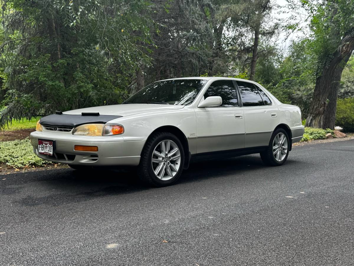 Toyota-camry-1996-white-2