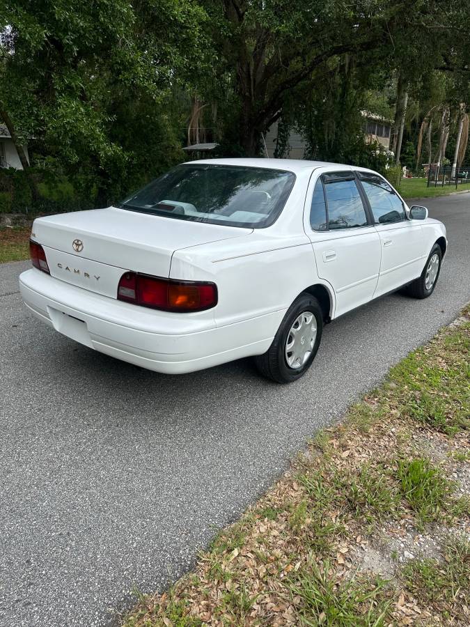 Toyota-camry-1996-white-4