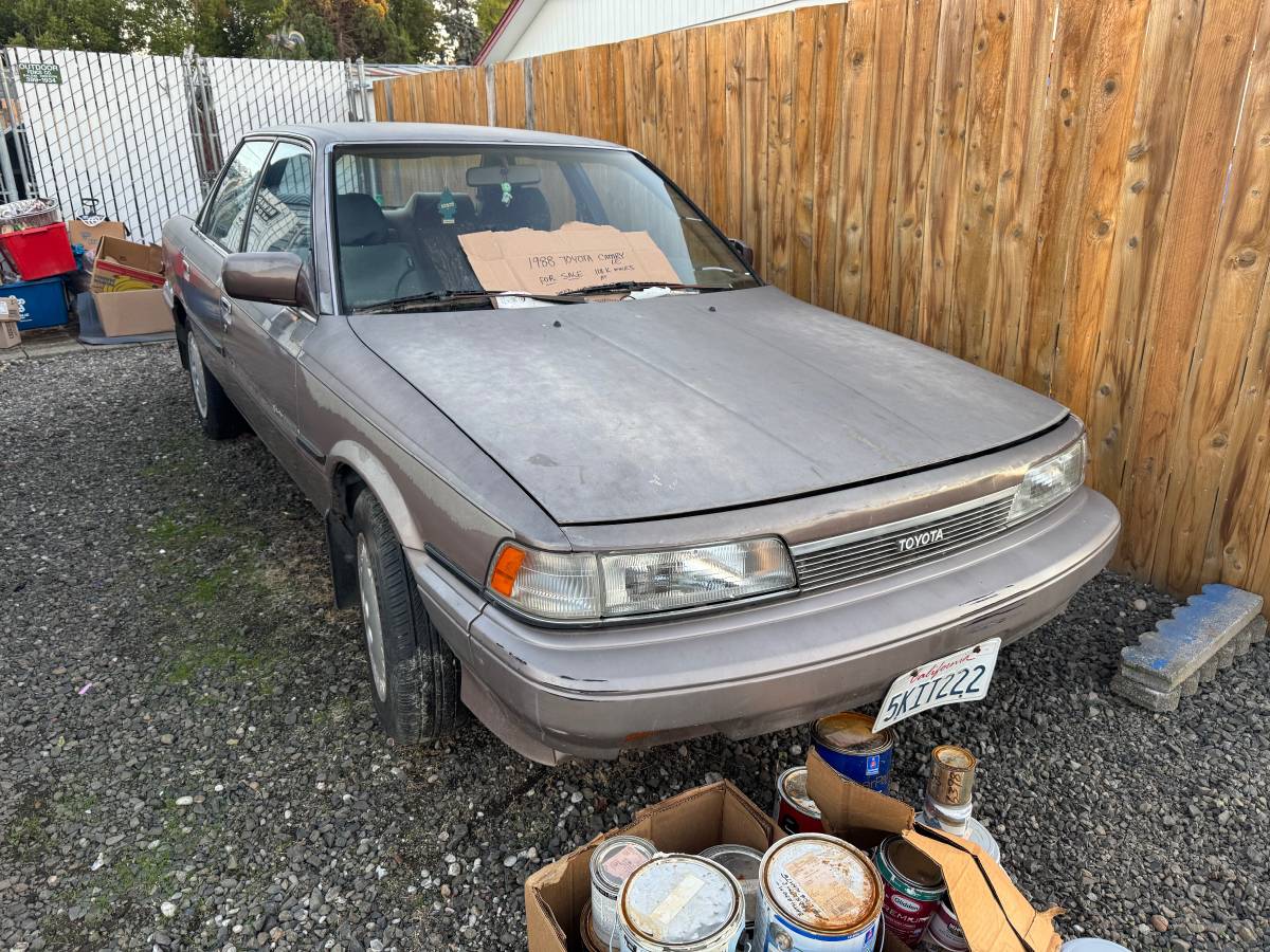 Toyota-camry-le-1988-brown-1