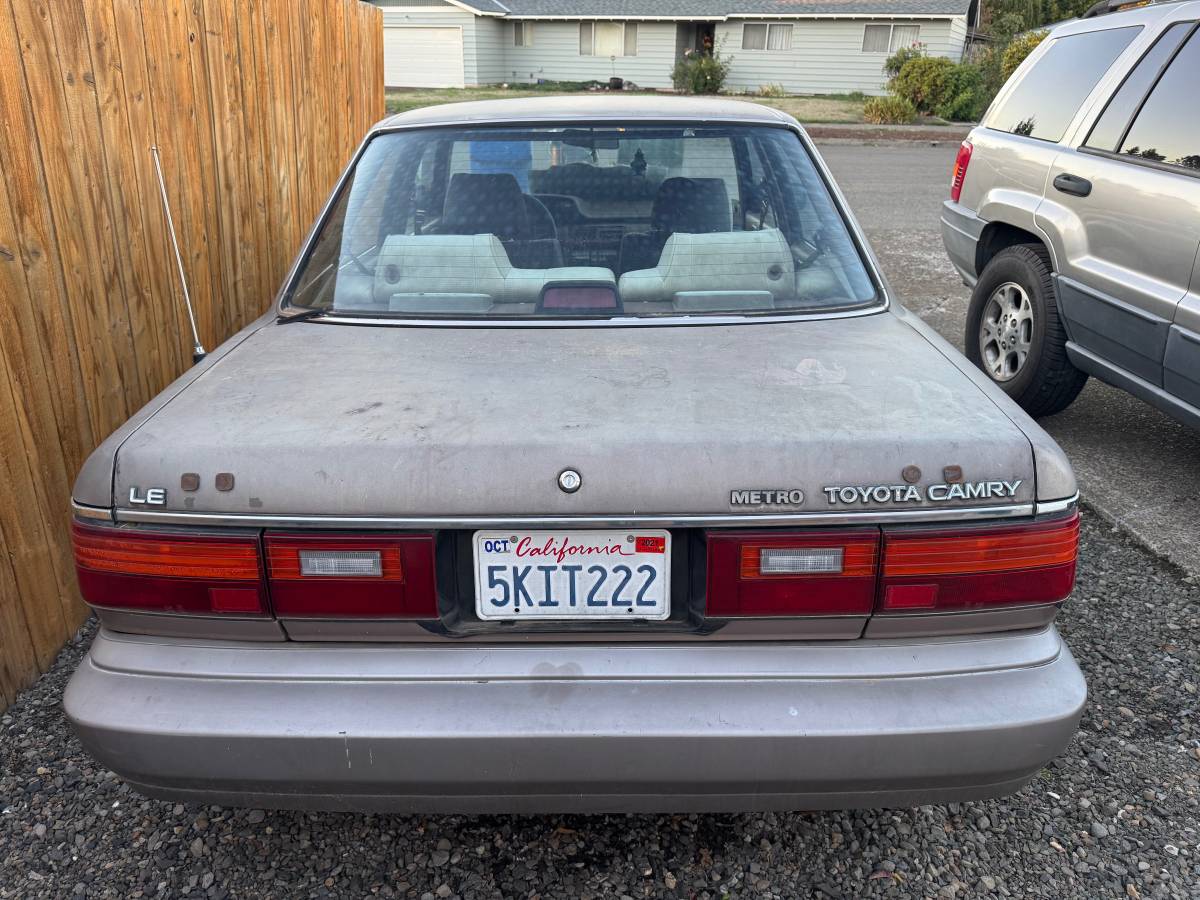 Toyota-camry-le-1988-brown-3