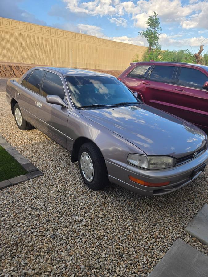 Toyota-camry-le-1993-grey-1