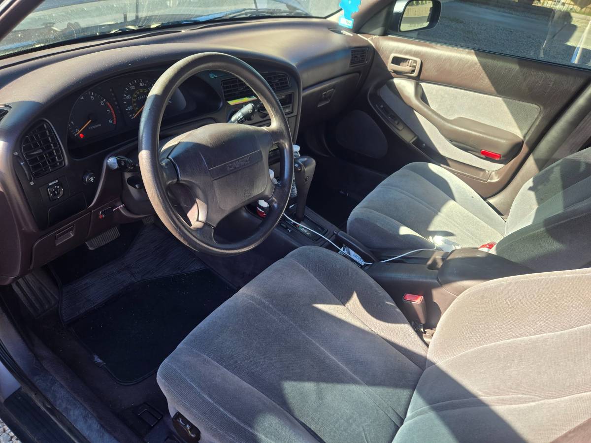 Toyota-camry-le-1993-grey-3