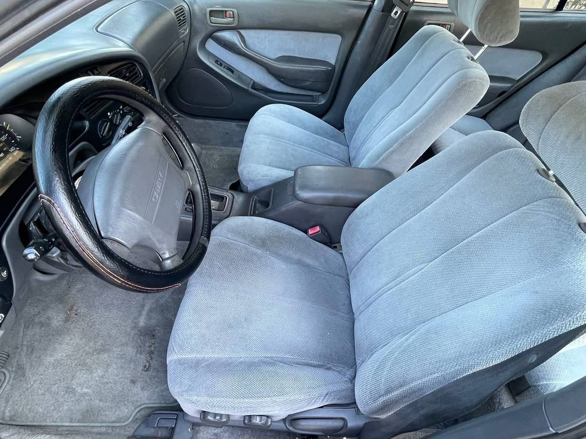 Toyota-camry-le-1996-13