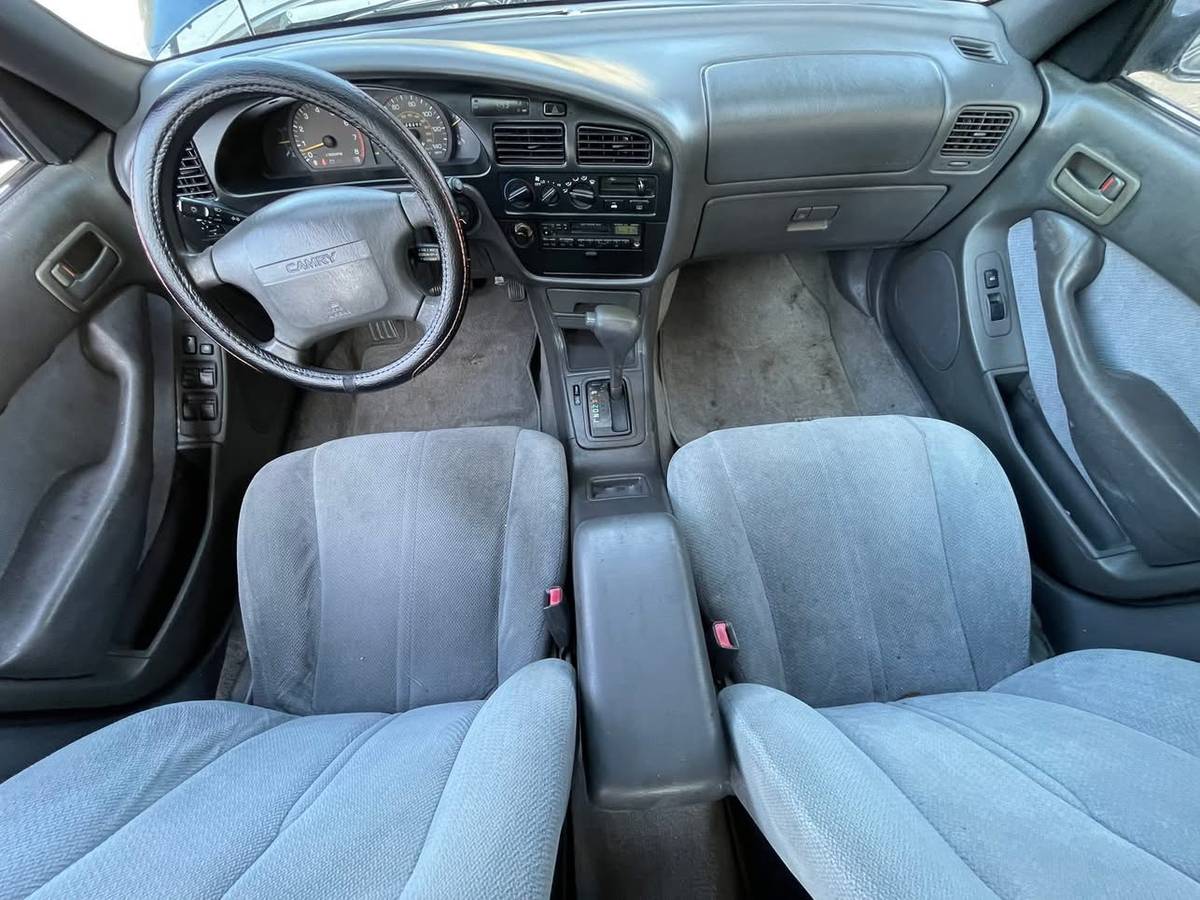 Toyota-camry-le-1996-14