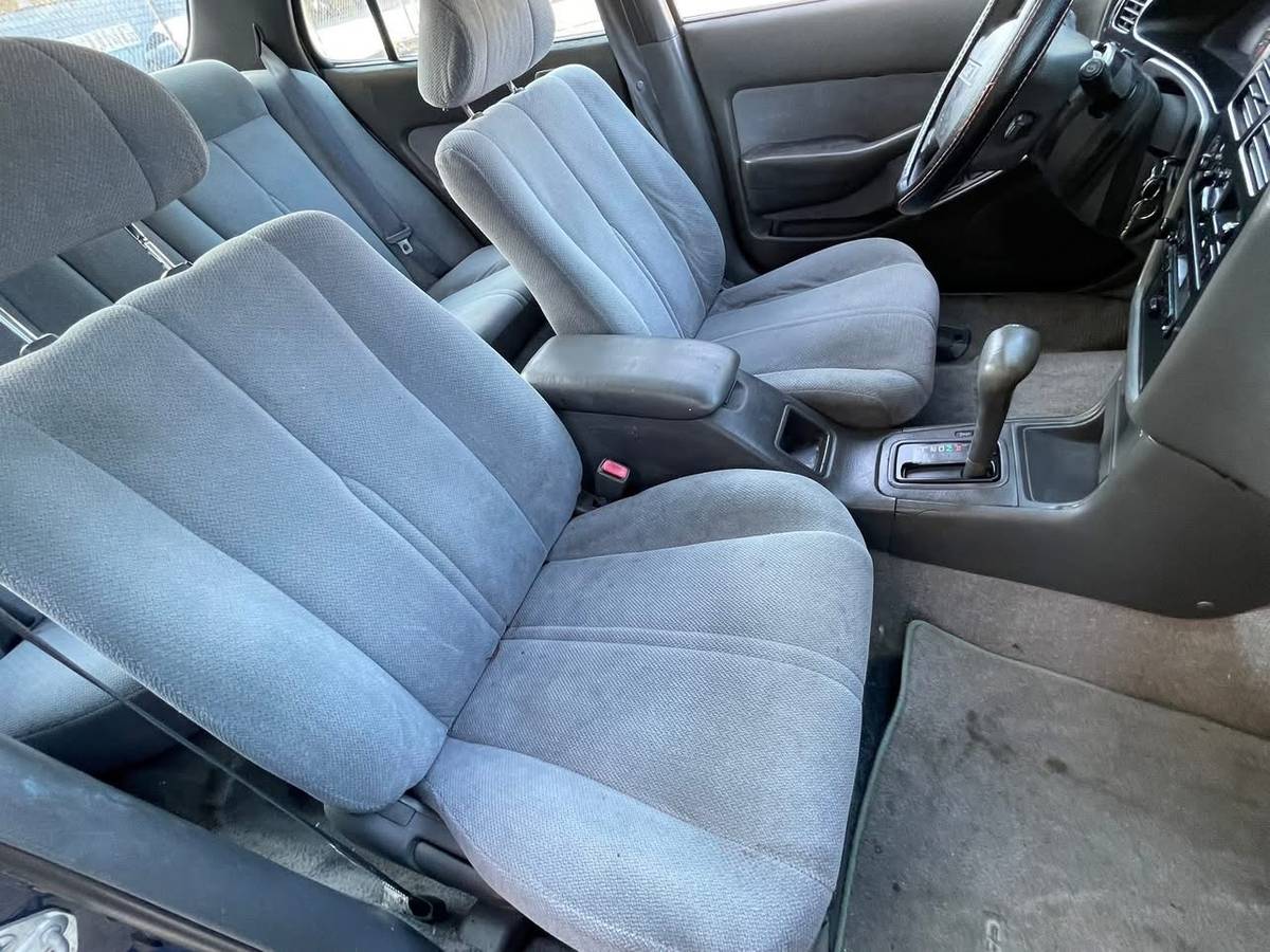 Toyota-camry-le-1996-18
