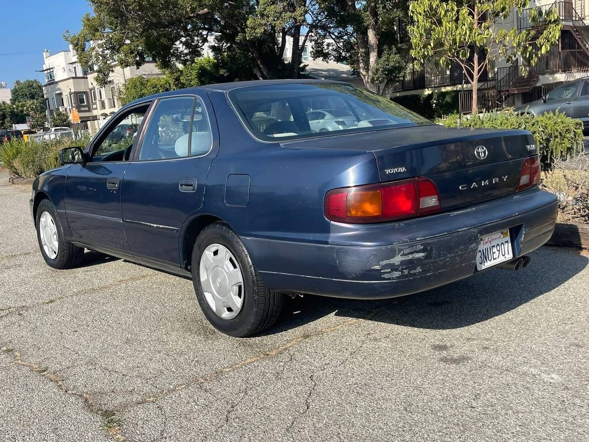 Toyota-camry-le-1996-2