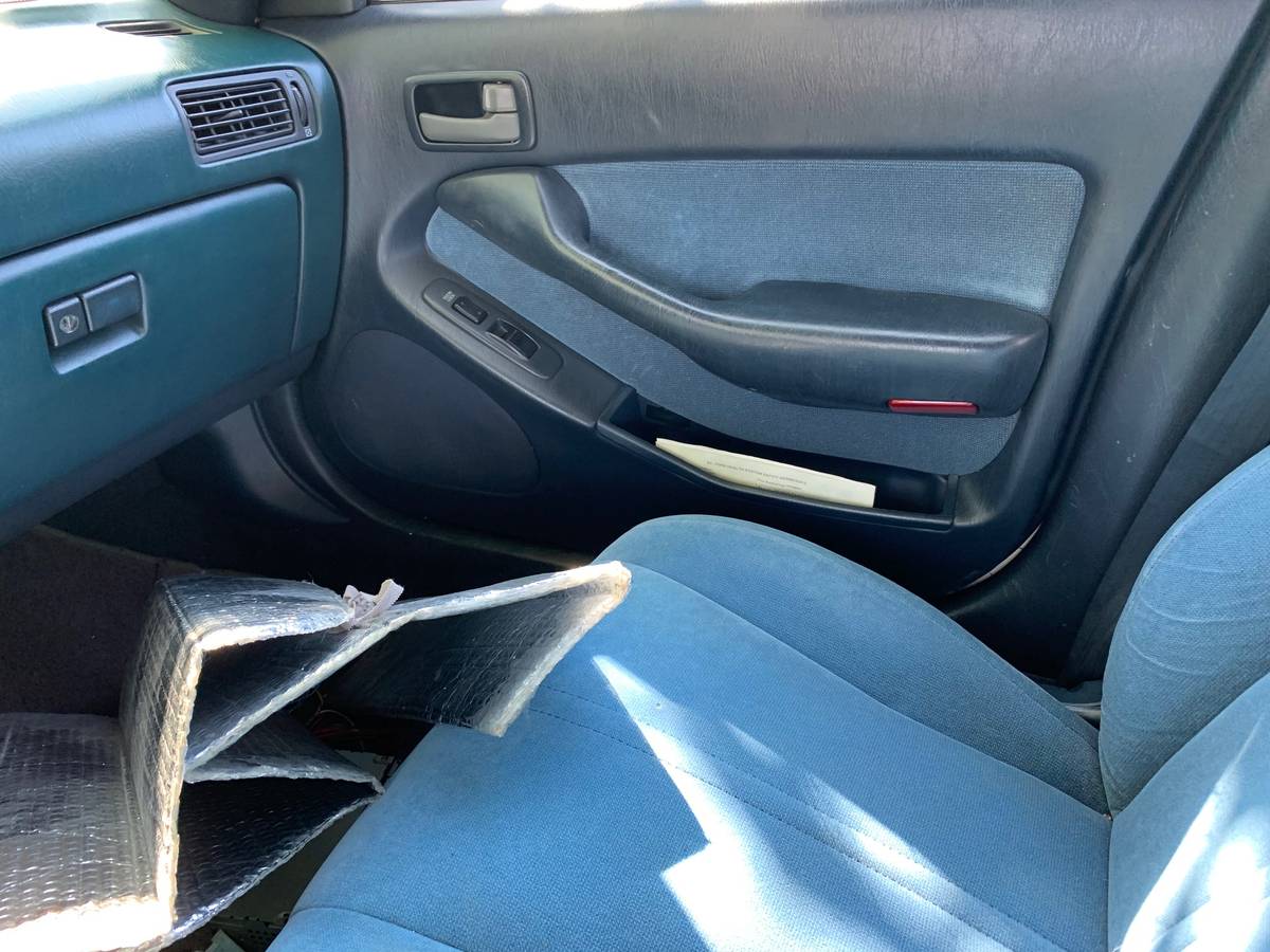 Toyota-camry-le-4dr-sedan-1992-white-12