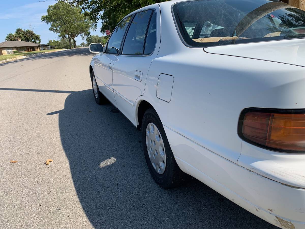 Toyota-camry-le-4dr-sedan-1992-white-3