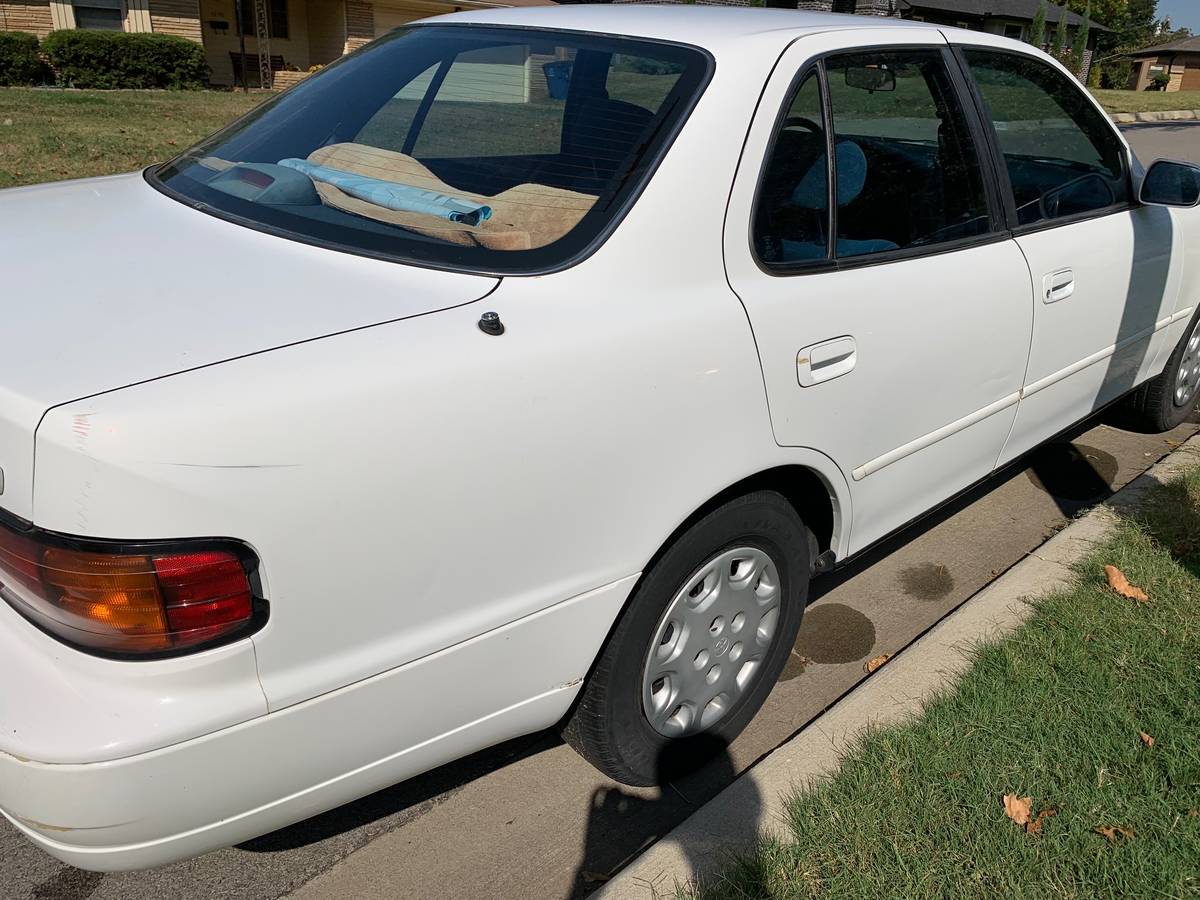 Toyota-camry-le-4dr-sedan-1992-white-9